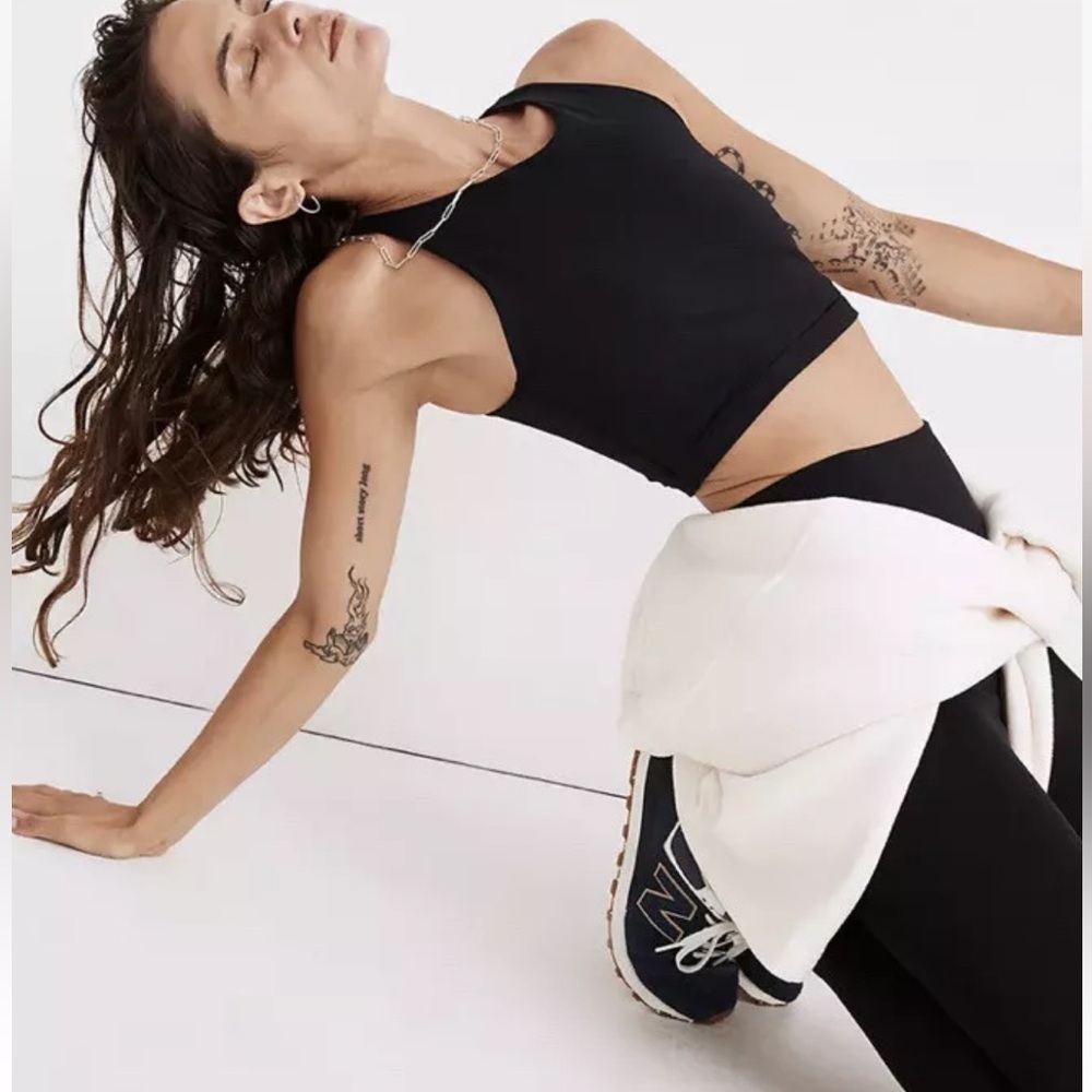 Madewell Women's Form Racerback Crop Top size small black athletics